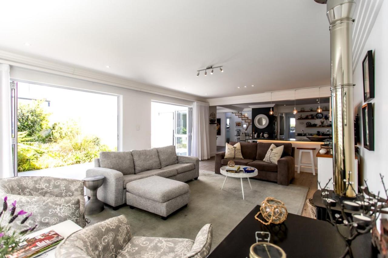 Sea Whisper Holiday home Hermanus